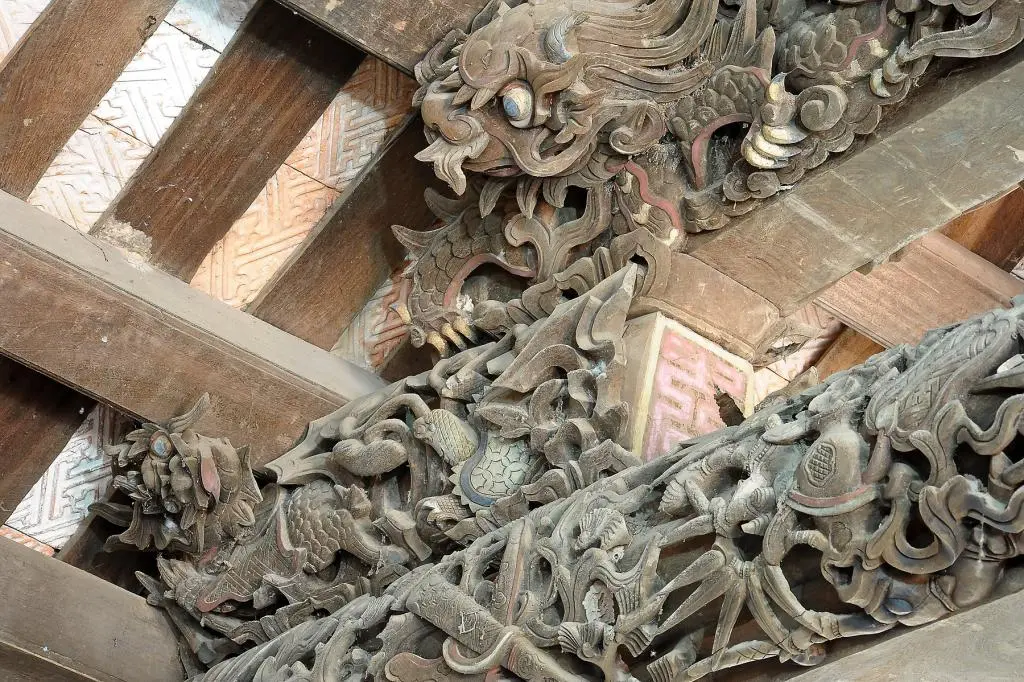 Chi tiết trên cấu kiện gỗ Đình Tống Thỏ
