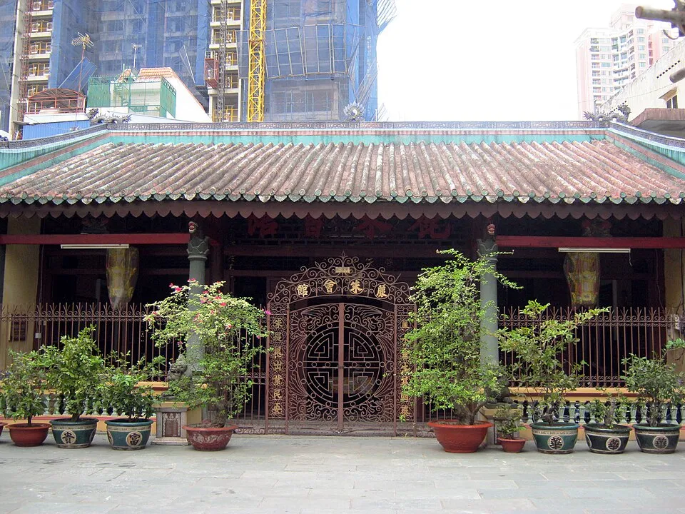 Cổng trước Lệ Châu Quán Hội