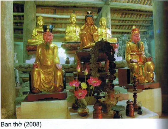 Ban thờ bên trong Chùa Phổ Quang