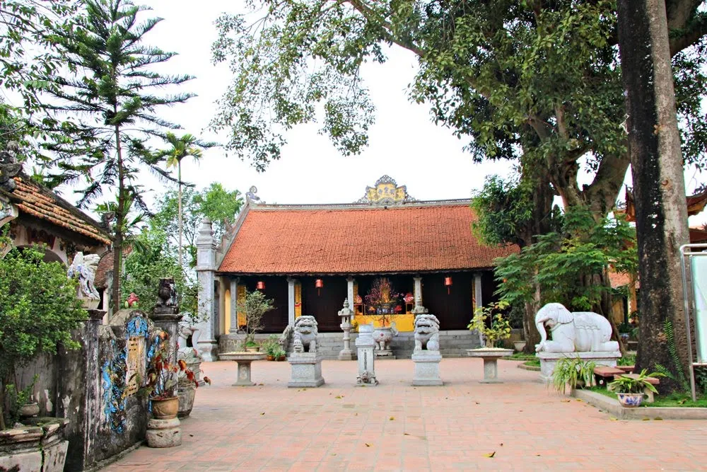 Khuôn viên Chùa Cự Đà