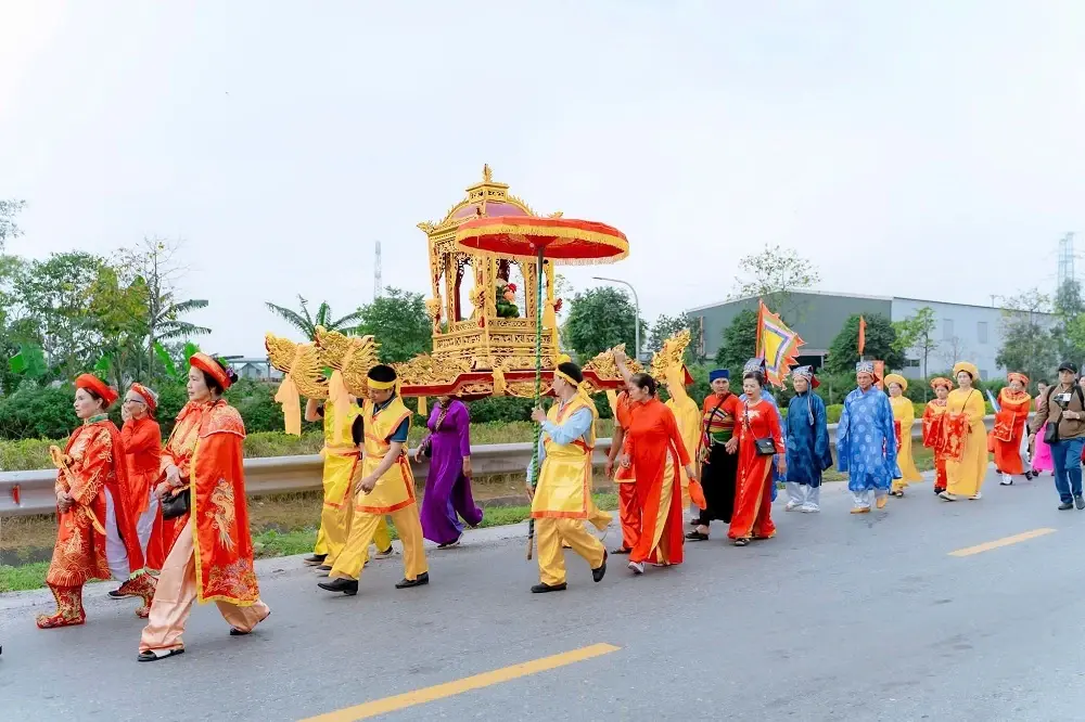 Nghi lễ rước kiệu tại Lễ hội Phủ Trèo