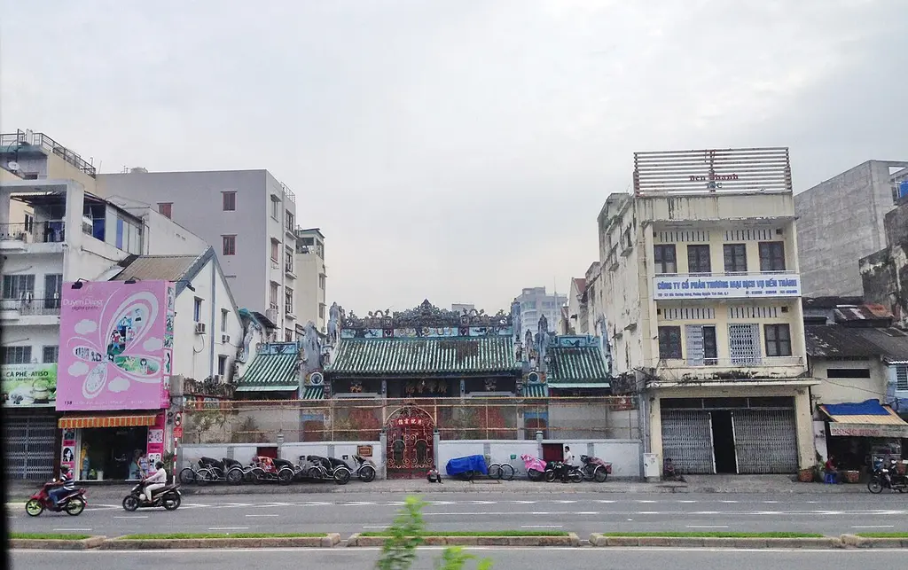 Miếu Thiên Hậu chụp từ xa