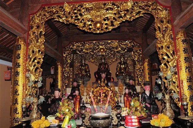 Ban thờ Chùa Sùng Nghiêm Diên Thánh