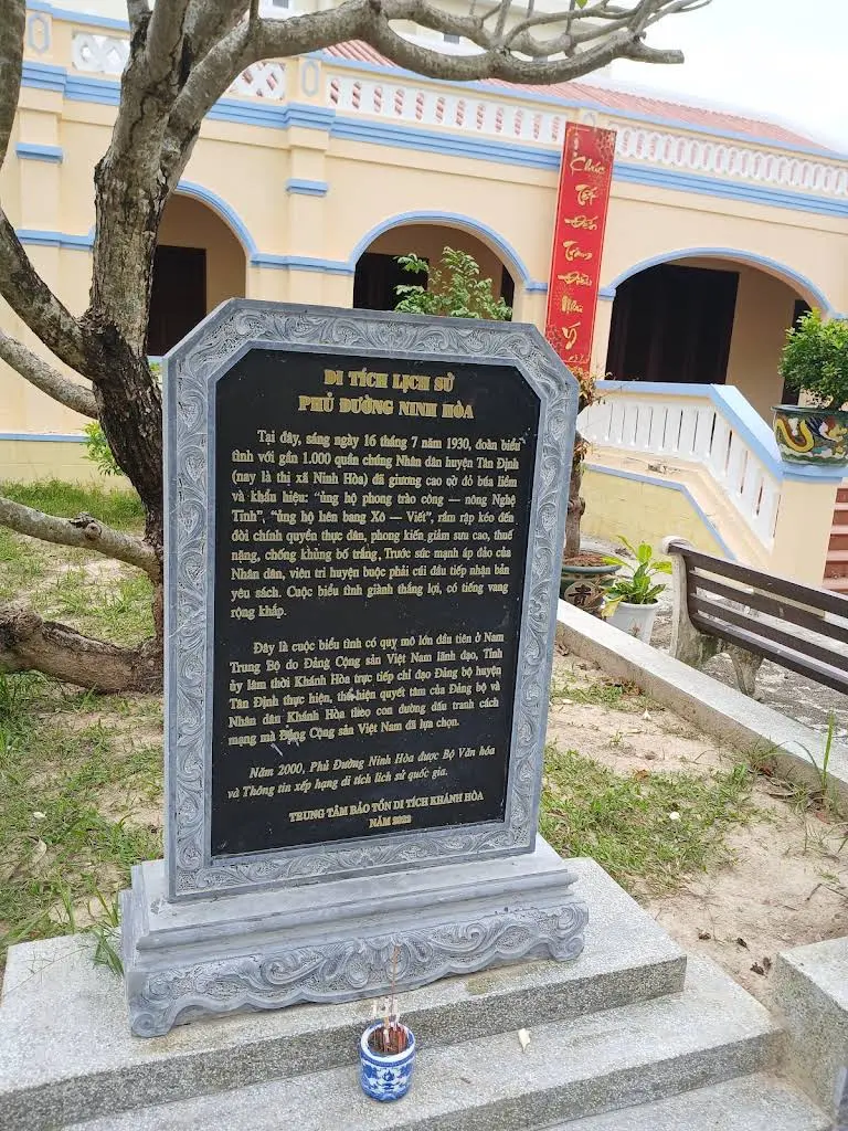 Biển tên di tích Phủ Đường Ninh Hòa