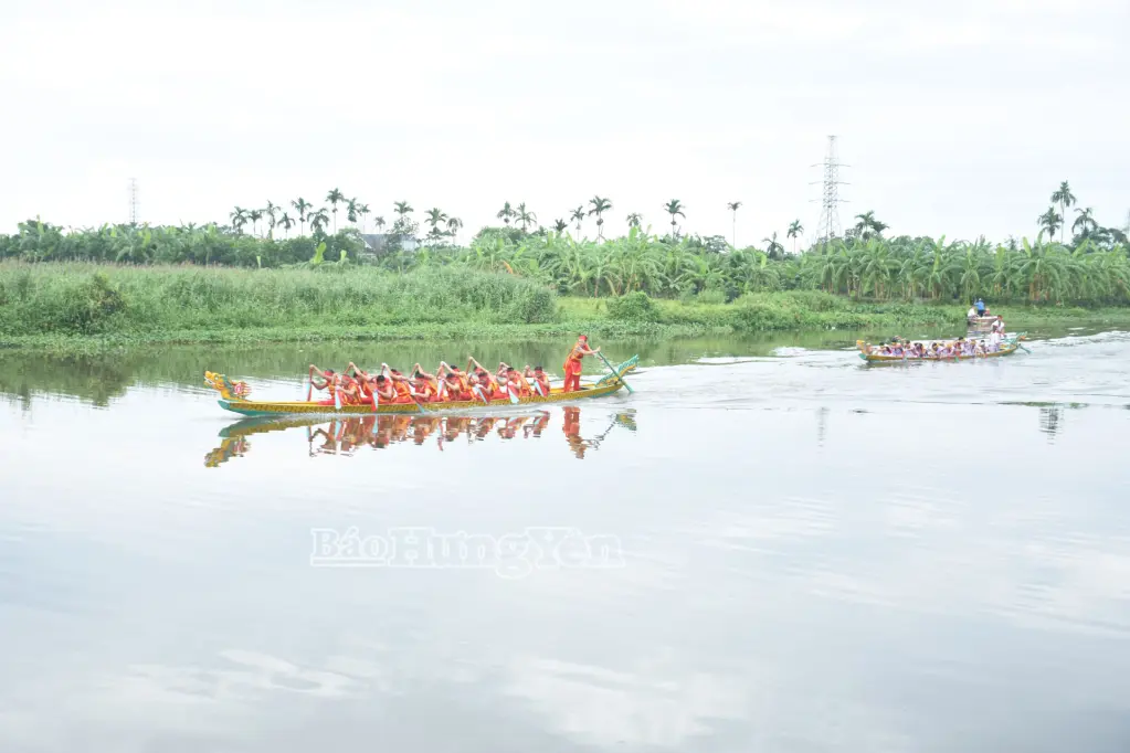 Thi bơi trải truyền thống tại Hội đền Đồng Bằng