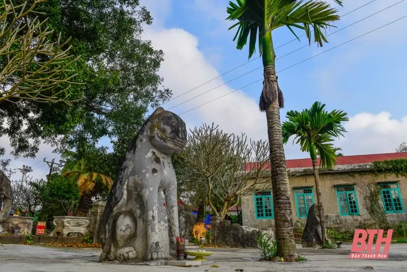Hổ đá tại Lăng quận Mãn