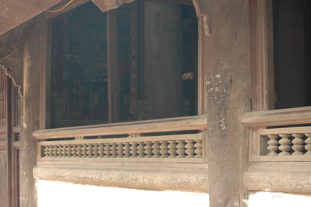 Lan can gỗ Đình Hữu Bằng