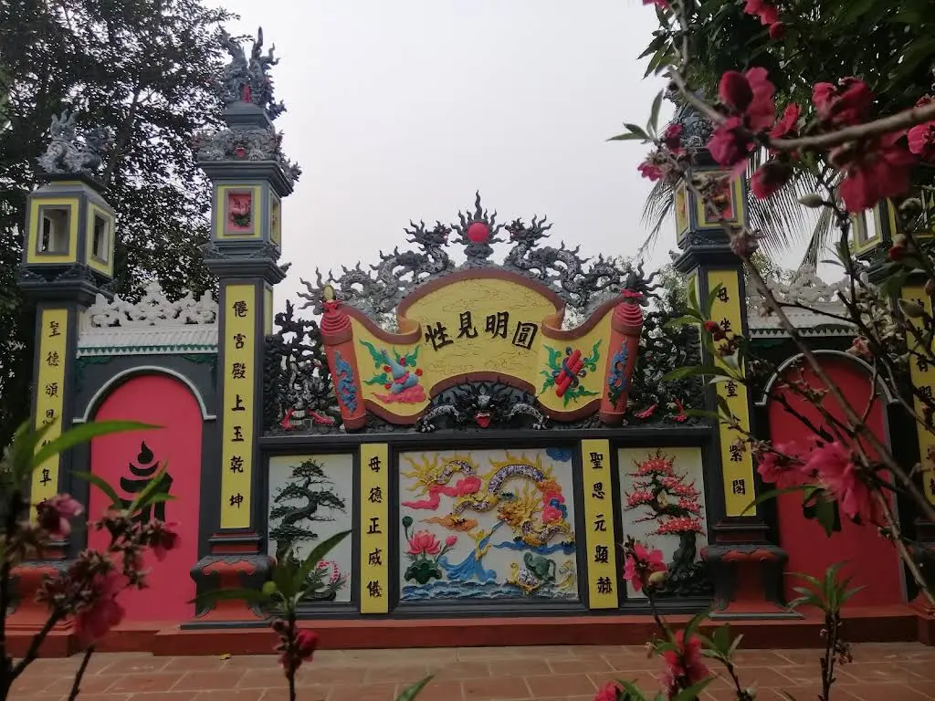 Bình phong cuốn thư trong Chùa Diên Phúc