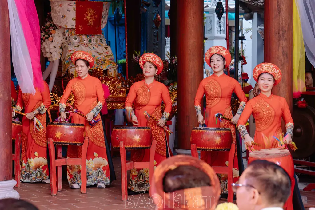 Nghi lễ rước kiệu Thánh tại Lễ hội đền Lảnh Giang