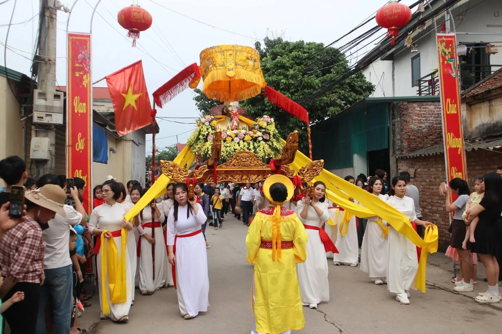 Kiệu Thánh tại Hội đình làng Lương Xá