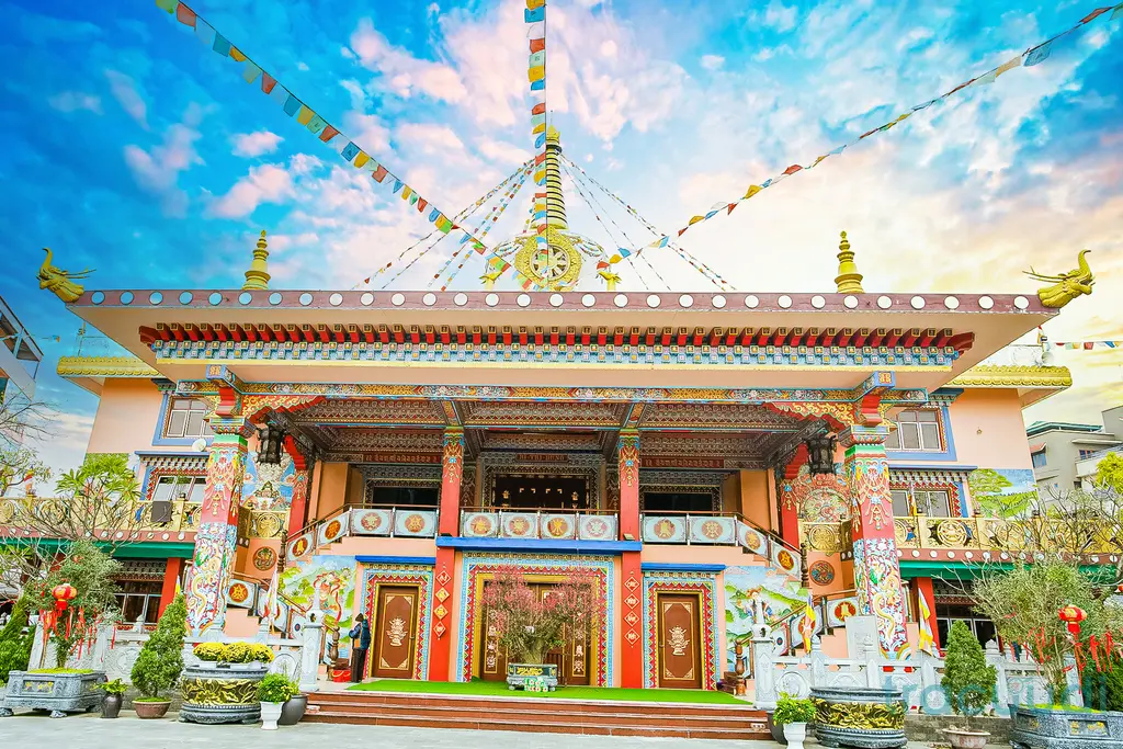 Cảnh quan di tích Chùa Long Quang