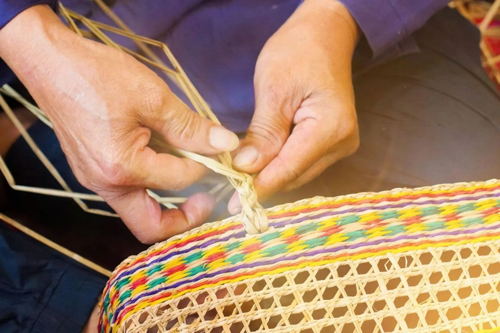 Công đoạn đan chiếu cói Kim Sơn
