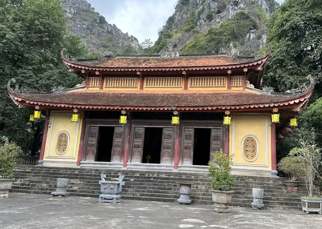 Chính điện Chùa Nhẫm Dương