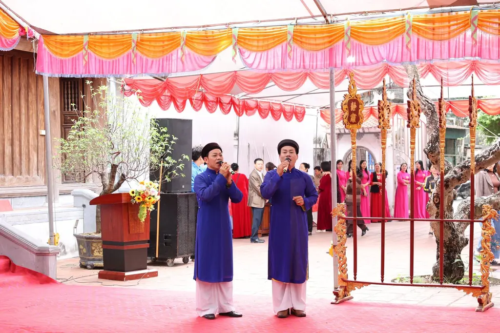 Tiết mục nghệ thuật tại Hội đình Cổ Nhuế