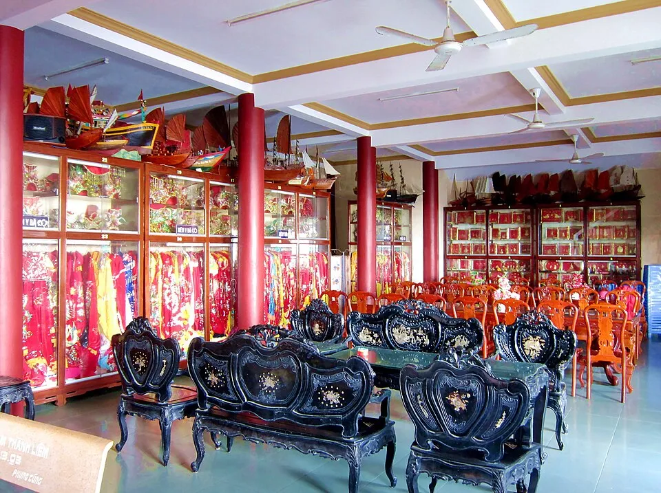 Một số lễ vật do người dân dâng cúng tại Dinh Cô