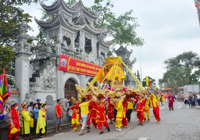 Kiệu rước tại Hội đền Tiên La