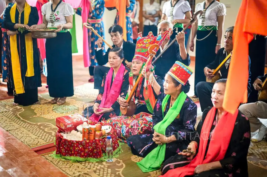 Nghi lễ cúng Then tại nhà Then trong Lễ Hội Then Kin Pang