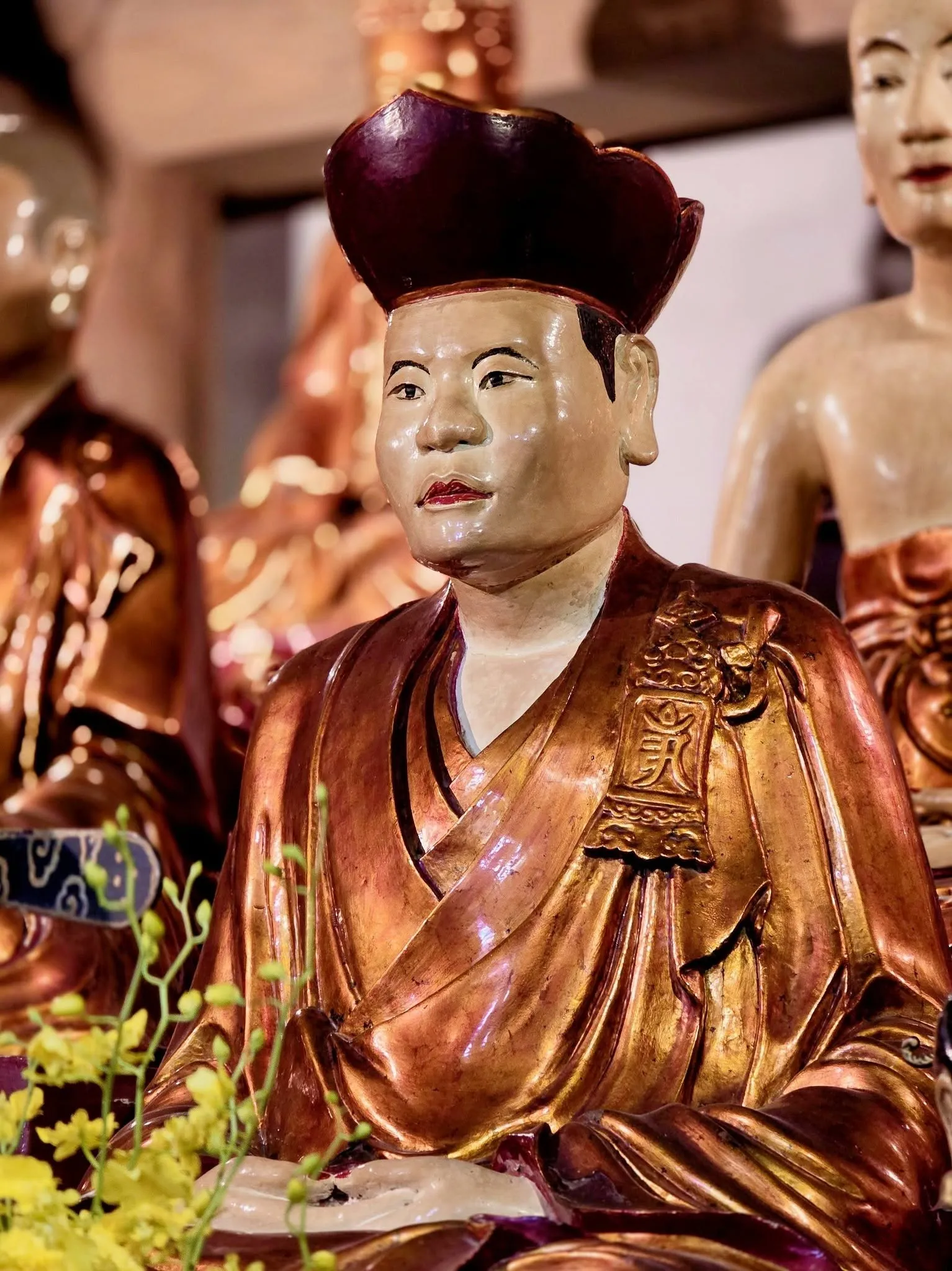 Tượng thờ trong chùa Côn Sơn (Thiên Tư Phúc tự).