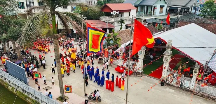 Quang cảnh Hội đình ở làng Tri Lai