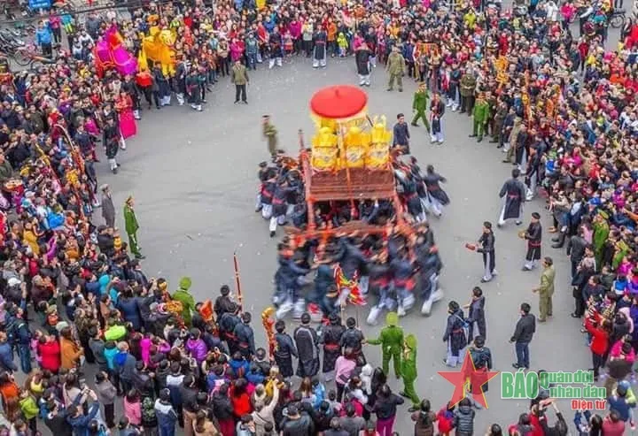 Màn xoay tròn, tung kiệu đặc sắc tại Hội đền Và