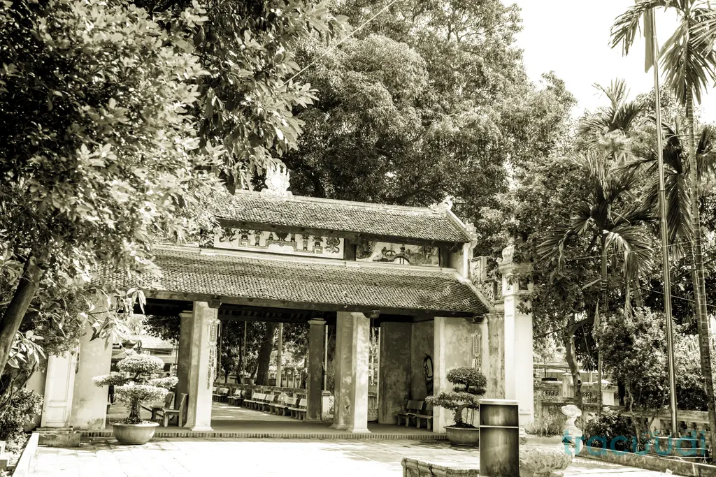 Cảnh quan di tích lịch sử văn hóa Chùa Láng