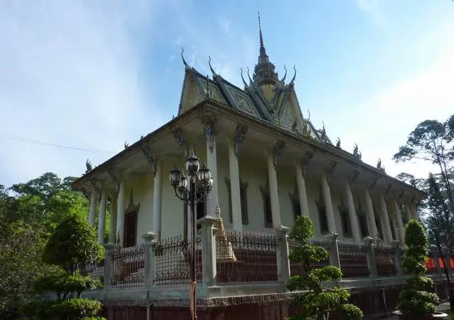 Cảnh quan Chùa Hang
