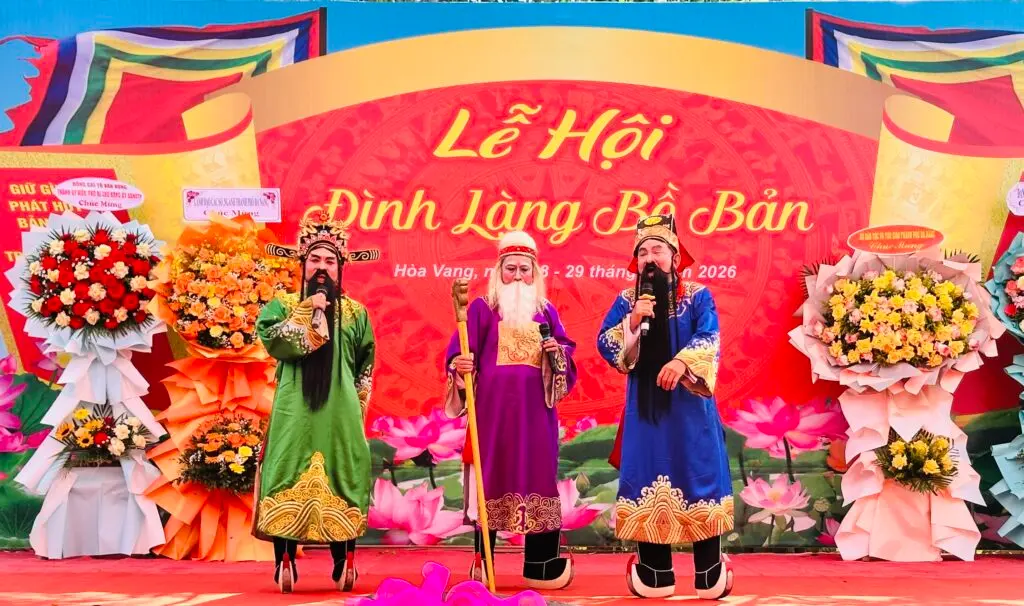 Biểu diễn hát Phước - Lộc - Thọ tại Lễ hội đình làng Bồ Bản