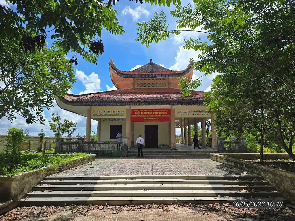 Cảnh quan di tích Miếu Bà Chúa Xứ Mỹ Đông