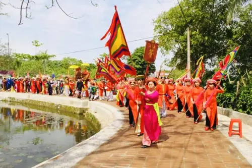 Đoàn rước Lễ hội Đền thờ Lê Uy và Trần Khát Chân