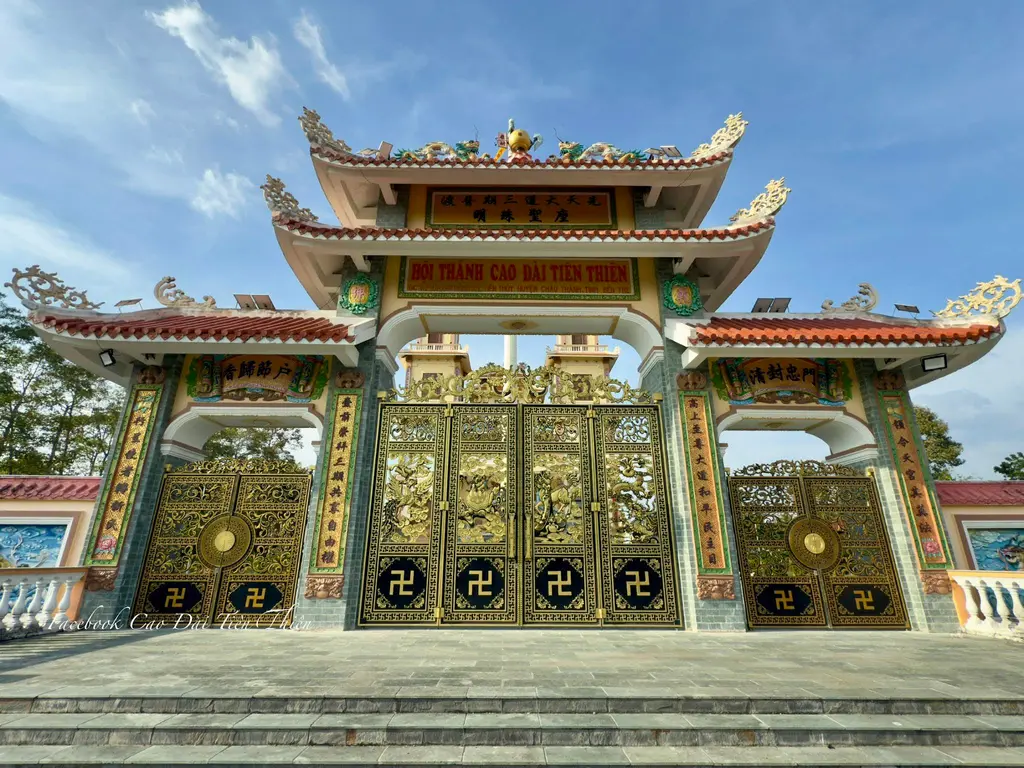 Cảnh quan khu di tích Tòa Thánh Cao Đài Tiên Thiên