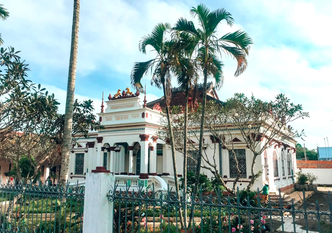 Nhà cổ Huỳnh Kỳ chụp từ xa