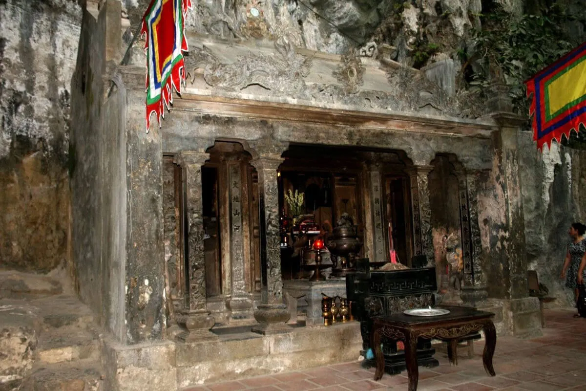 Cảnh quan Đền Trần
