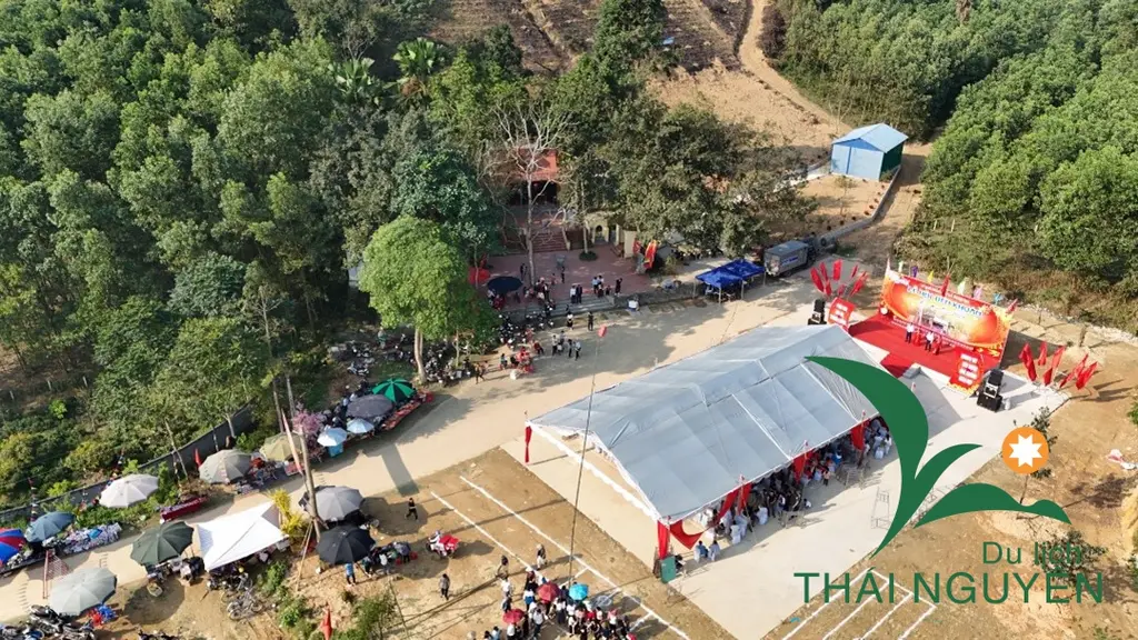 Toàn cảnh Lễ hội Đền Khuân