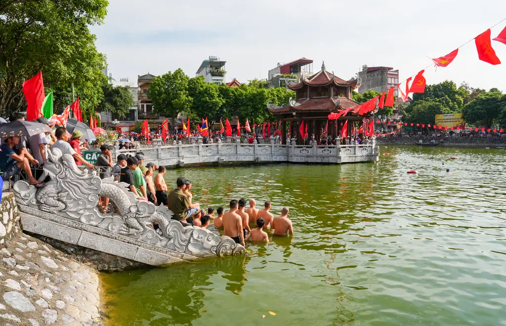 Lễ hội bắt vịt làng Thúy Lĩnh diễn ra tại hồ Thủy Đình, Đình - Chùa Thúy Lĩnh