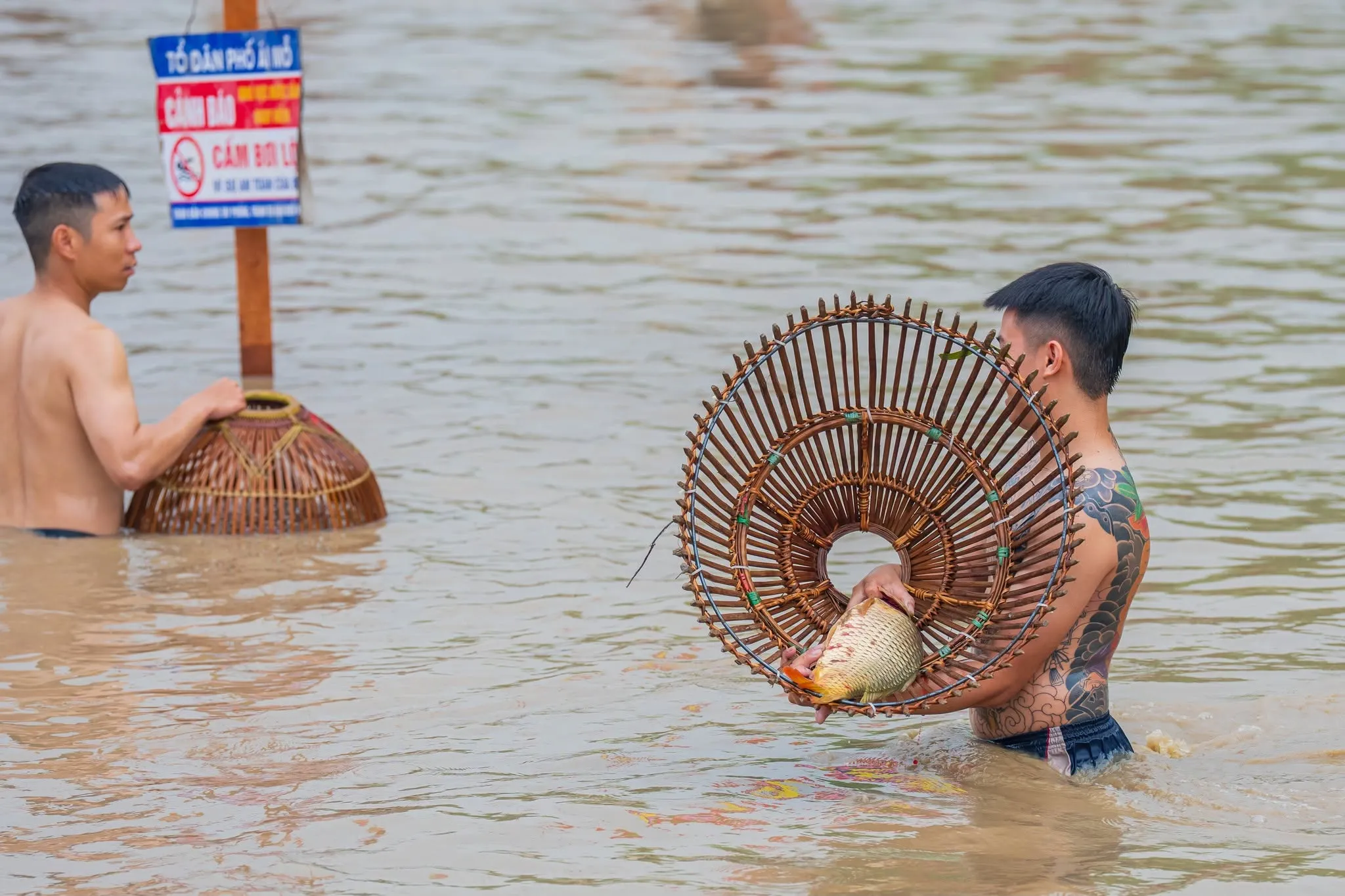 Thành quả của ngư dân trong lễ hội Đả Ngư đền Và