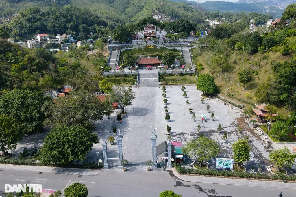 Tổng thể Đền Cửa Ông