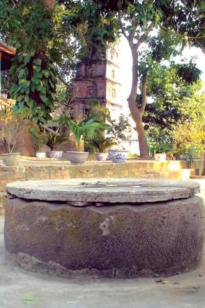 Giếng đá cổ tại Chùa Cói