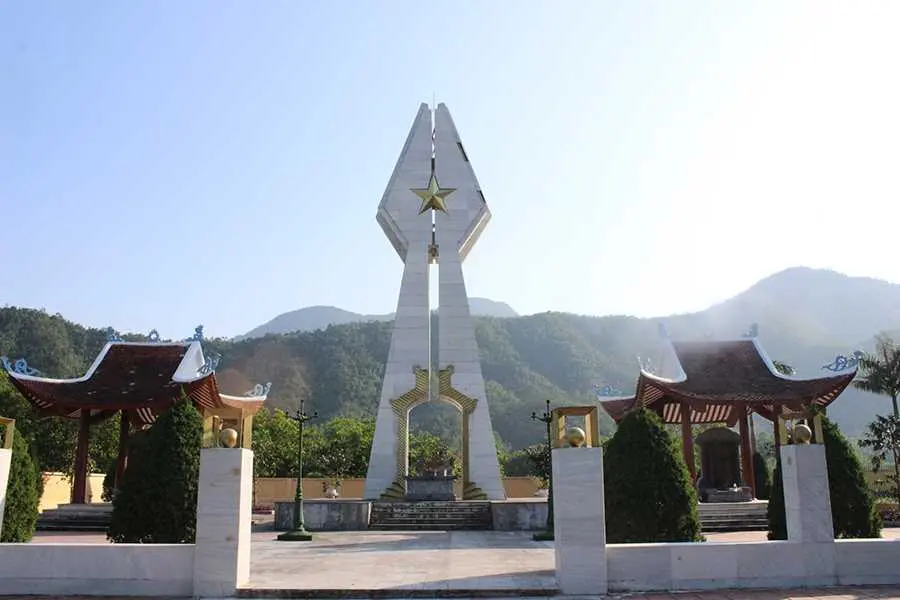 Đài tưởng niệm Khu Di Tích Lịch Sử Pò Hèn
