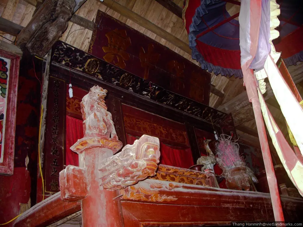 Khám thờ bên trong Đình Phương Độ