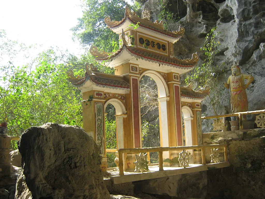 Cửa Chùa và Động Địch Lộng