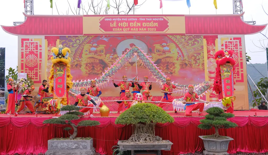 Múa Lân tại Lễ hội Đền Đuổm