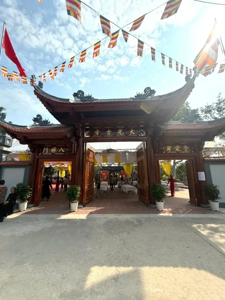 Cổng chính Chùa Đại Quang
