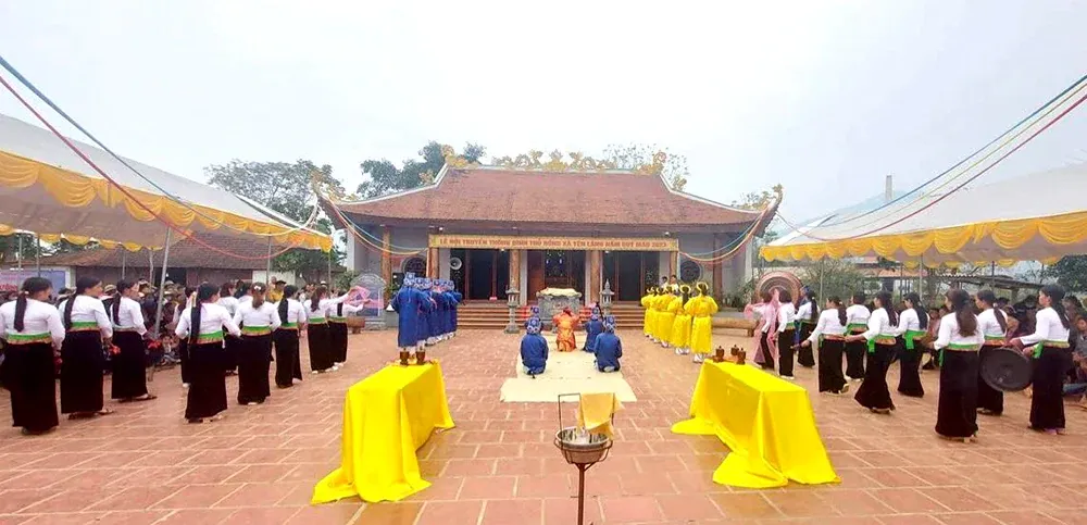 Nghi thức Cáo lễ tại Lễ hội đình Thủ Rồng