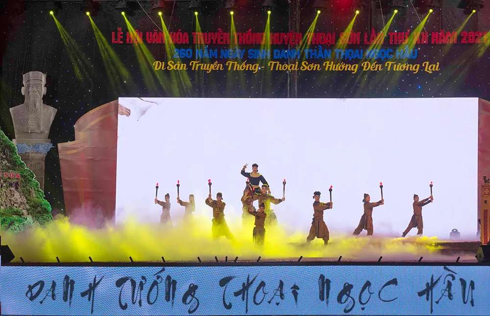 Chương trình nghệ thuật tại Lễ hội kỳ yên đình Thoại Ngọc Hầu