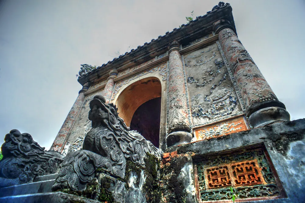 Rồng đá tại Lăng Kiên Thái Vương