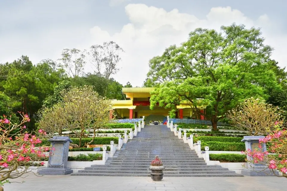 Không gian cảnh quan tại mộ bà Hoàng Thị Loan - Mẹ của Bác Hồ