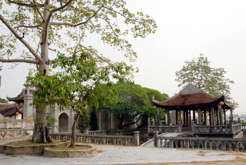 Quang cảnh xung quanh Phủ Giầy