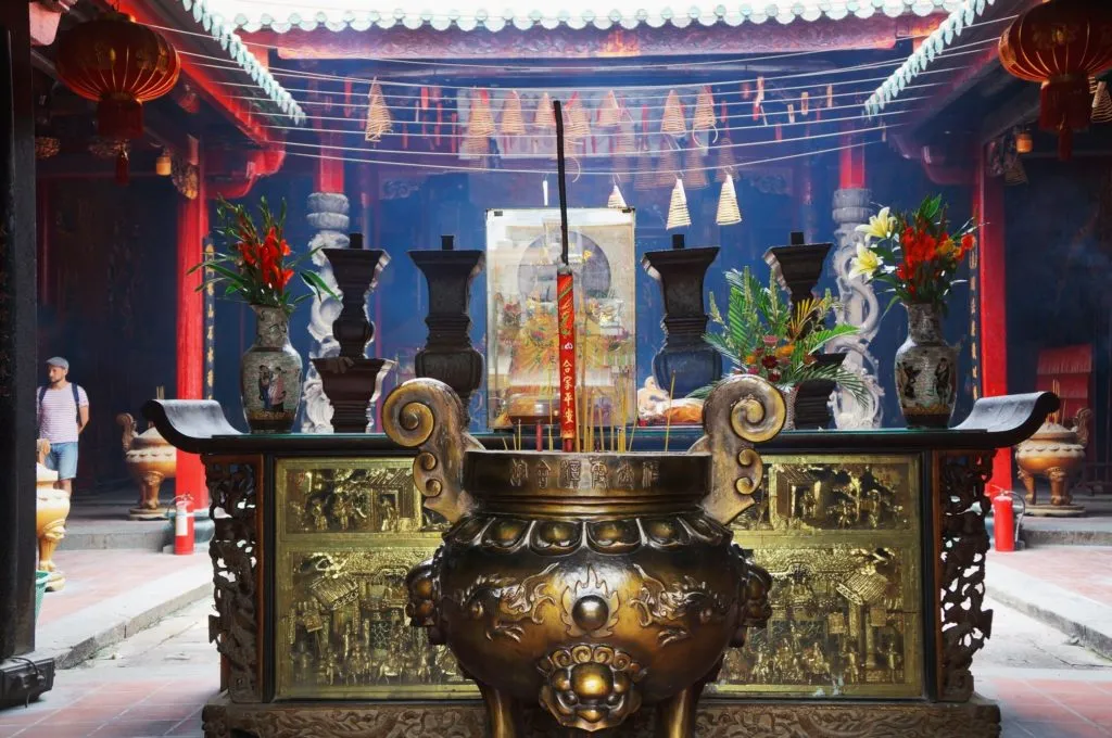 Cảnh quan Hội Quán Hà Chương