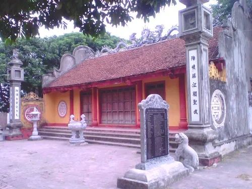 Cảnh quan Đền Quát