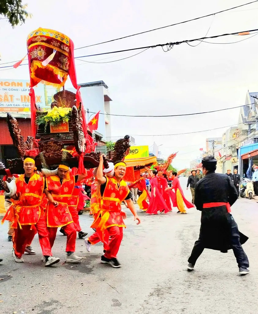 Lễ rước kiệu tại Lễ hội làng Hoành Nha